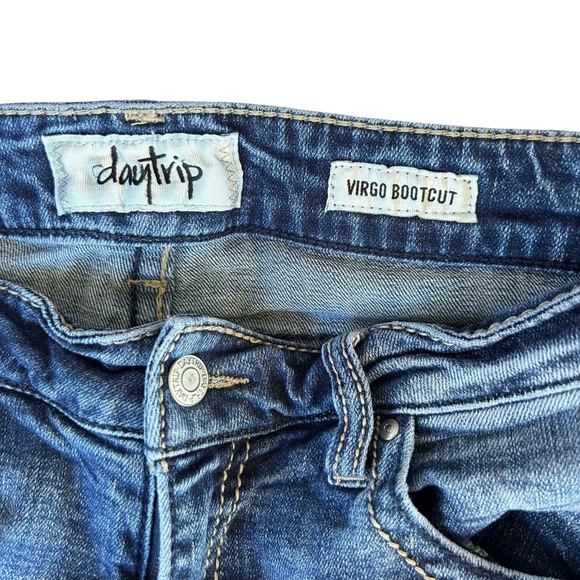 Daytrip Women's Jeans Virgo Bootcut Mid-Rise Distressed Pockets 28R - Picture 2 of 5